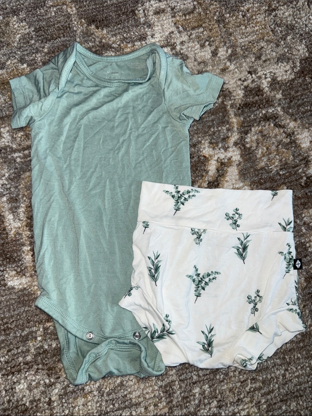 Kyte Baby Sage leaves outfit set